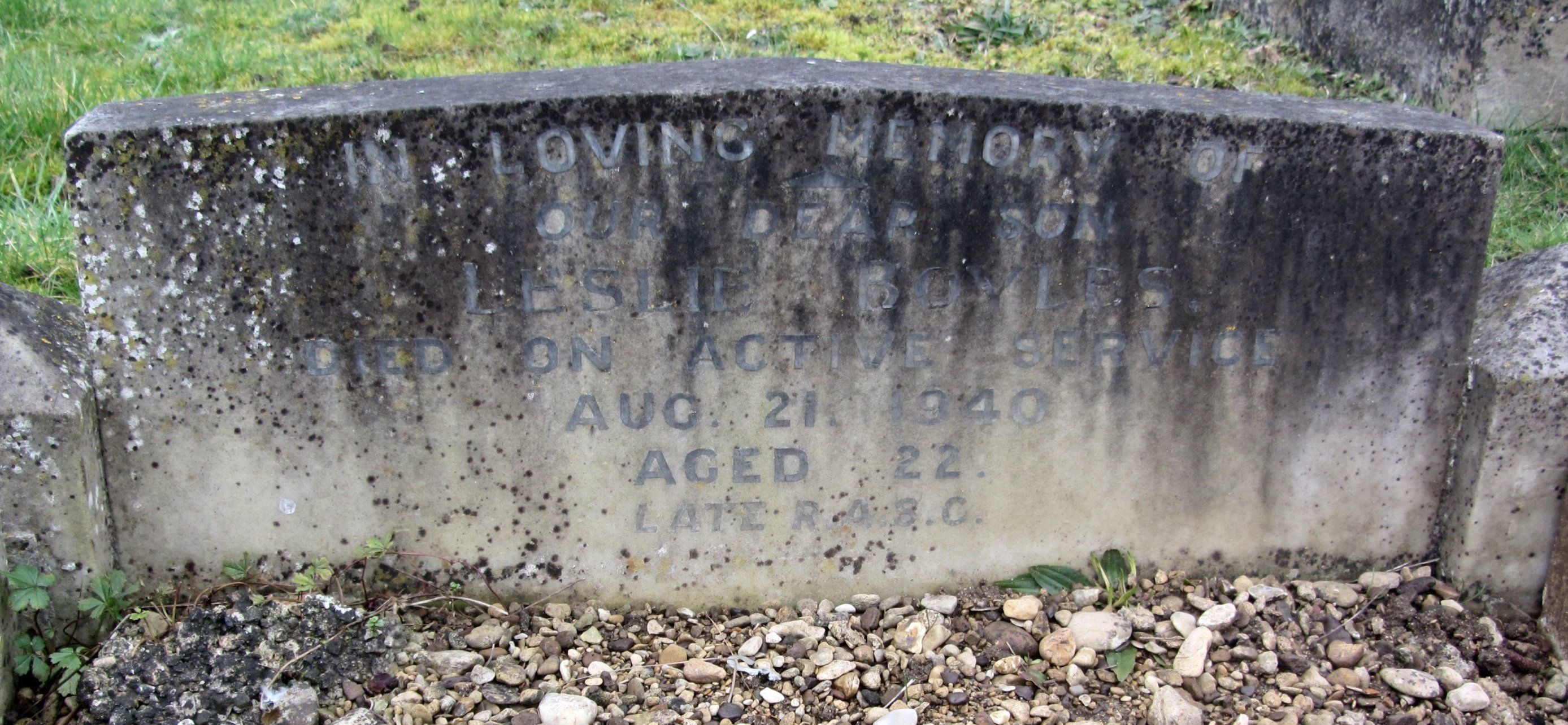 Leslie Boyles grave Botley Cemetery 1 smaller