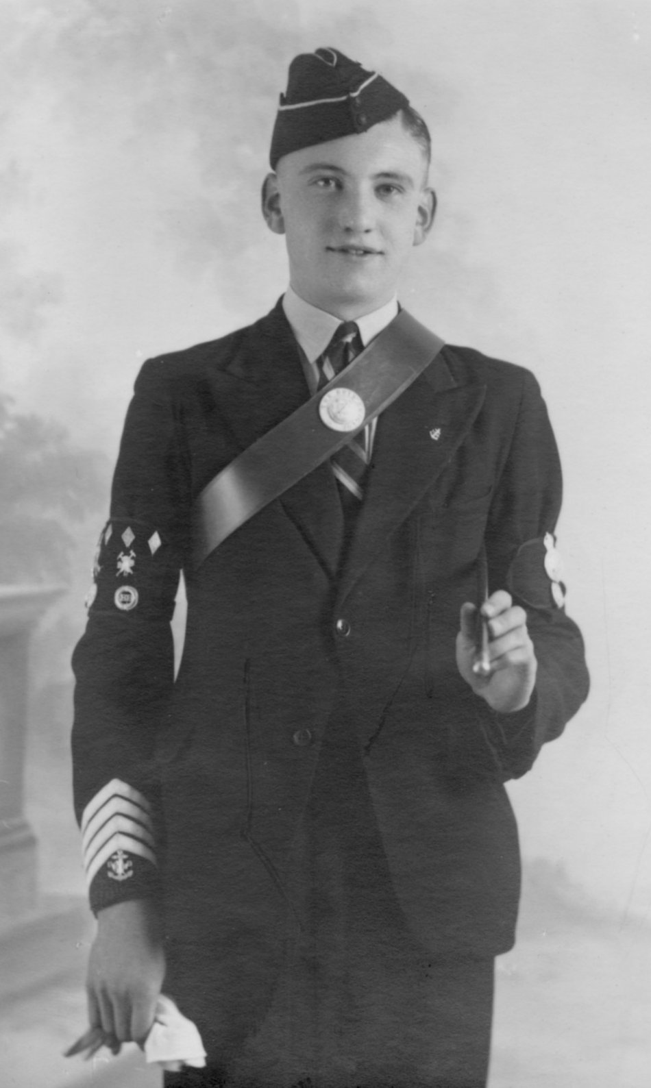 [Les Shepperd in Boys’ Brigade uniform]