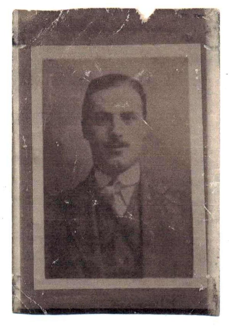 Arthur Dolley photograph kept with letter by sister Freda Annabel Panting Jan 2015