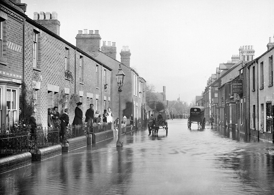 [Lake St flooded, 1890, Taunt]